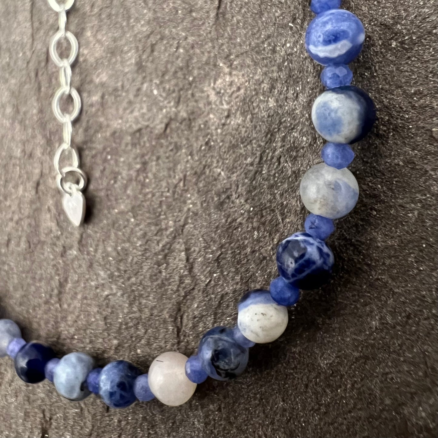 Pulsera Calm & Serene (sodalita azul y aventurina)