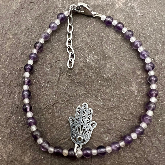 Pulsera de Amatista y Jade Blanco con Charm Hamsa