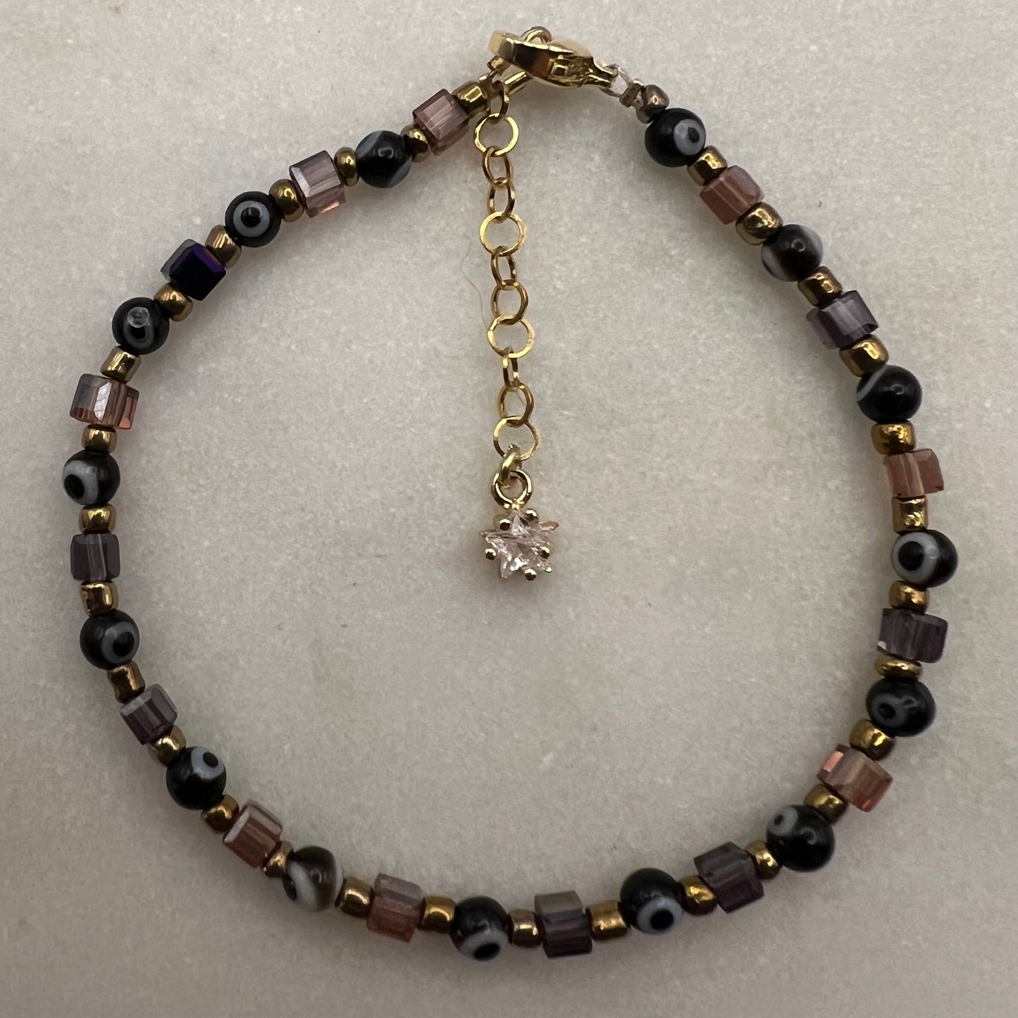 Pulsera negra de mal de ojo con cuentas de cristal cuadradas moradas
